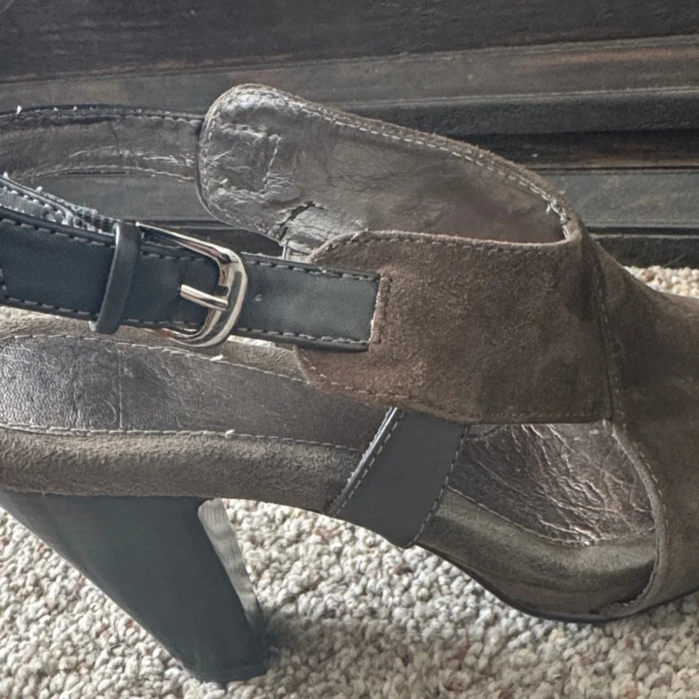Sofft Brown Suede Women's Heels - Picture 14 of 15